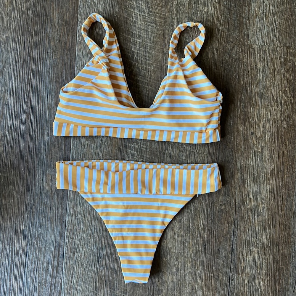 Bikini - Picture 2 of 2